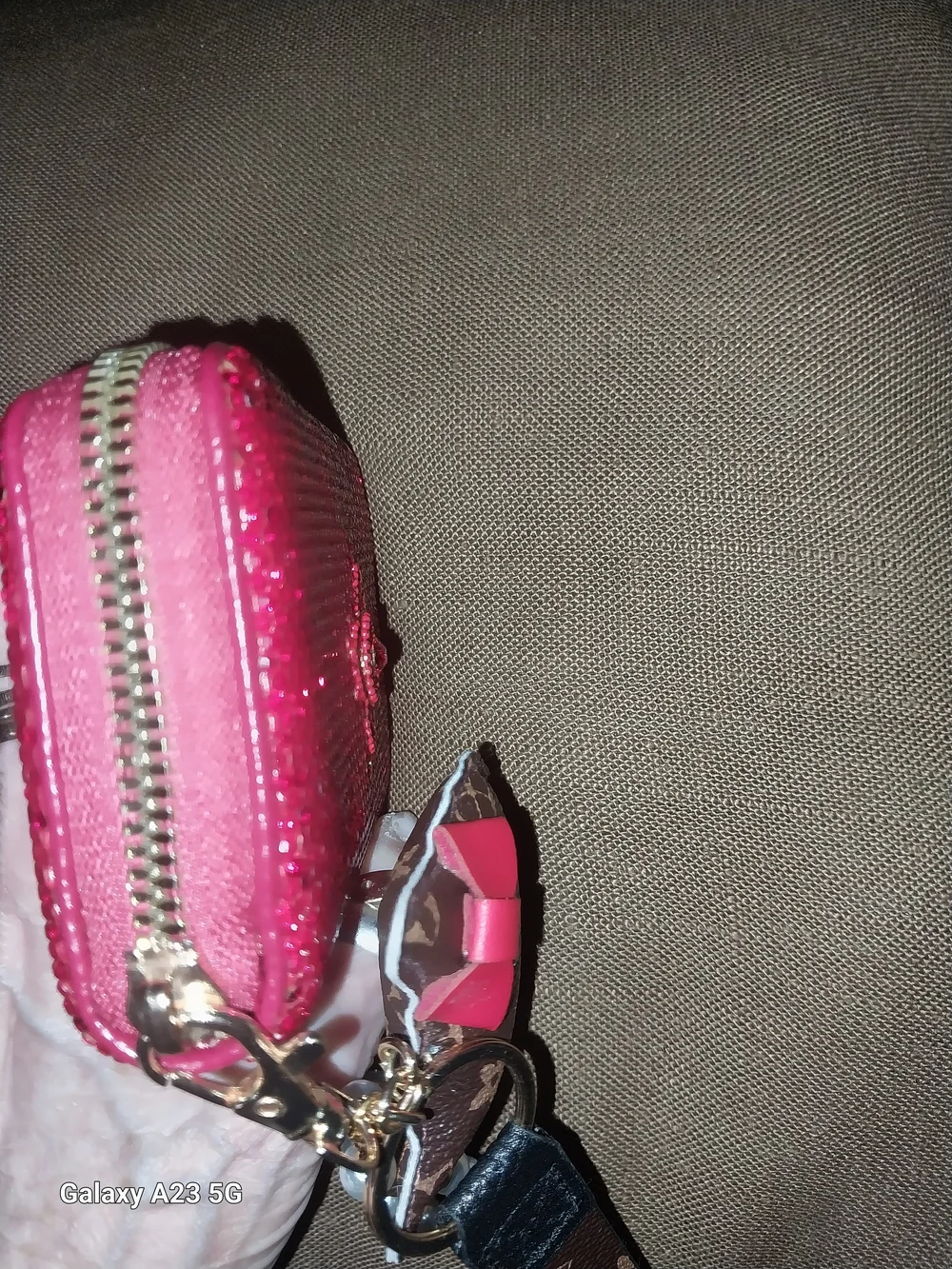 Unbranded Hard Shell Sparkling Red Women's Zip Card Wallet/Wristlet